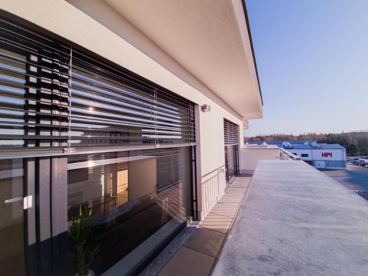 Апартаменты Modern Flat With Large Terrace Градец-Кралове Экстерьер фото