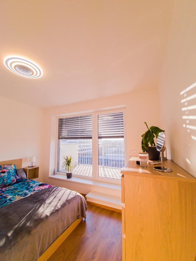 Апартаменты Modern Flat With Large Terrace Градец-Кралове Экстерьер фото
