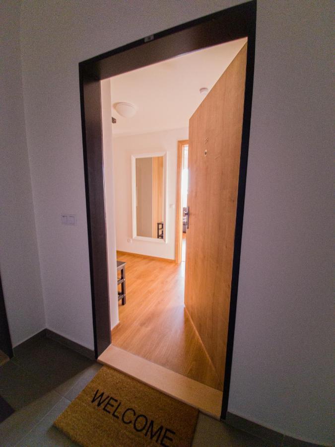 Апартаменты Modern Flat With Large Terrace Градец-Кралове Экстерьер фото