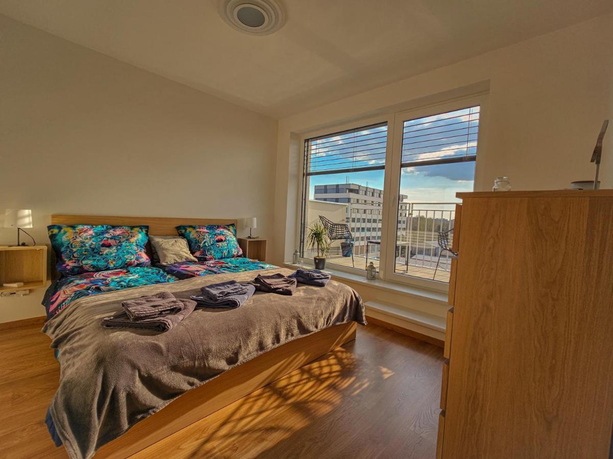 Апартаменты Modern Flat With Large Terrace Градец-Кралове Экстерьер фото